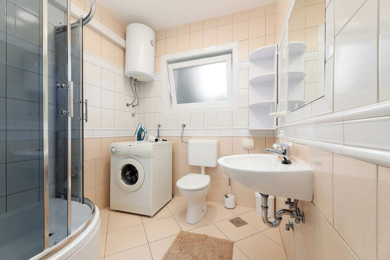 Bathroom 3, Apartmani Pintar, Crikvenica