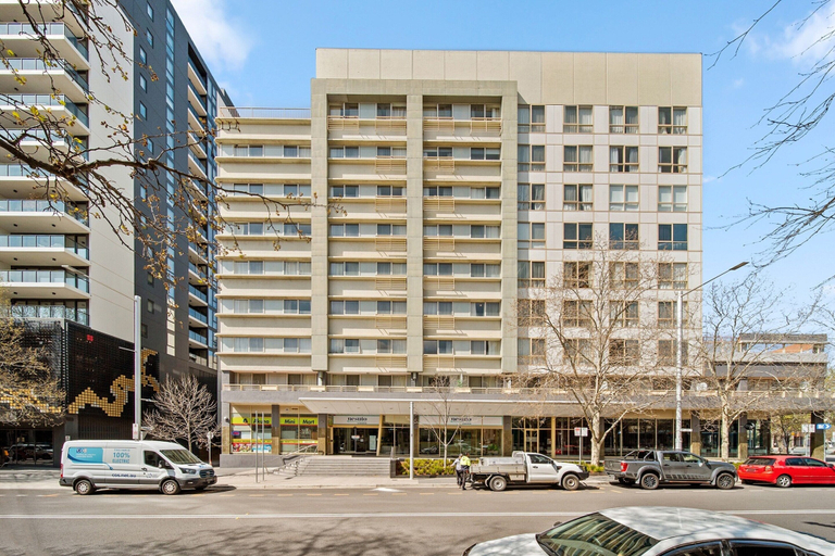Exterior 4, Spacious 3-bed Apartment in Canberra CBD, Canberra