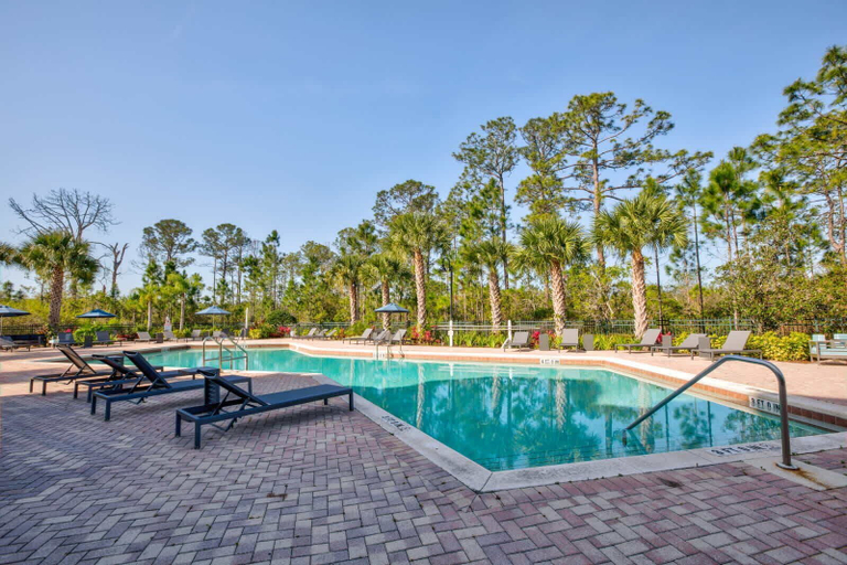 Interior 4, Upstay Condo With Outdoor Pool & Sauna, Orange