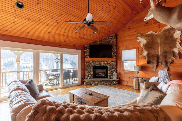Interior 2, Rosey Outlook Hot Tub, Great Views, Pool Table, Between Boone & Blowing Rock, Watauga