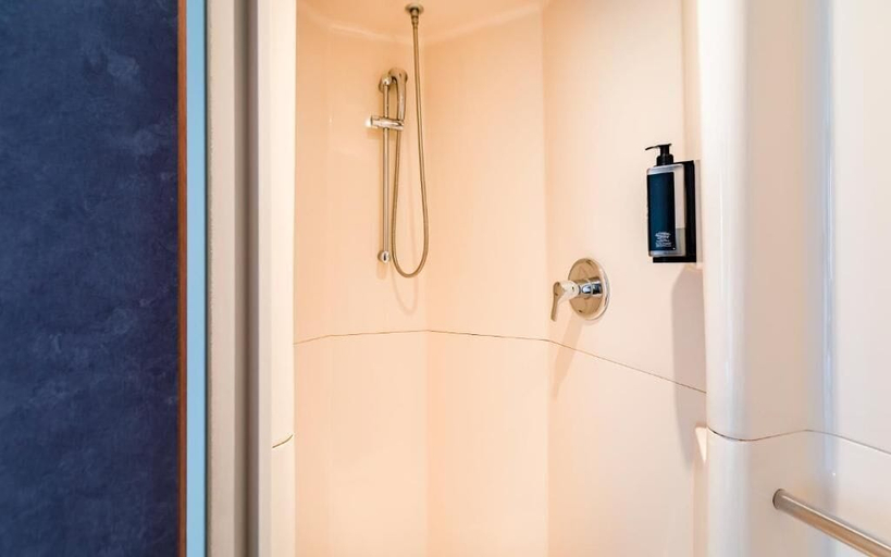 Bathroom 5, Ibis Budget Muenchen Putzbrunn, München
