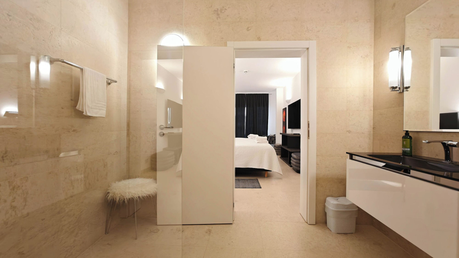 Bathroom 3, The White Knight Premium Boutique Hotel