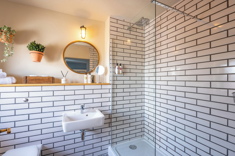 Bathroom 4, The Mayflower, Hampshire