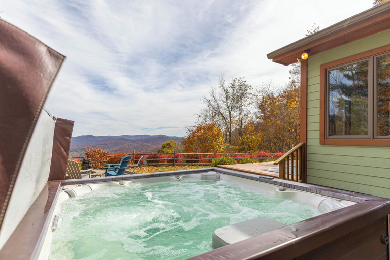 Interior 3, Lookout Lodge - 1 Level Home et Friendly, Views, Hot Tub, & Pool Table, Watauga
