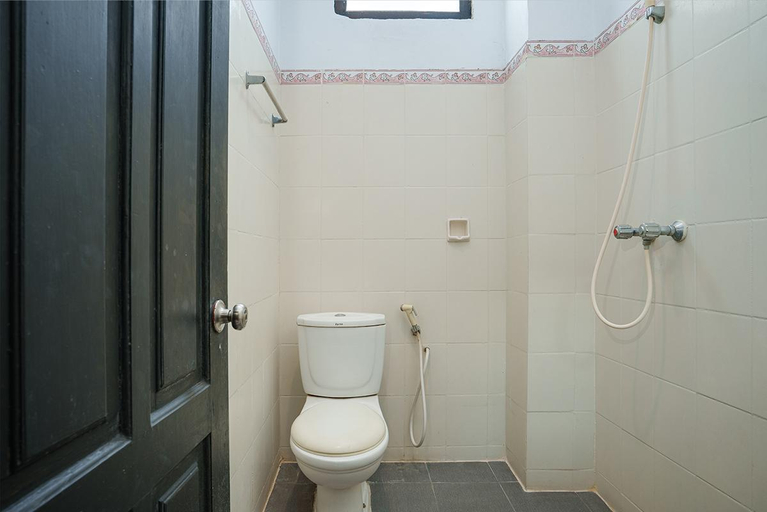 Bathroom 4, Hotel Bali, Makassar