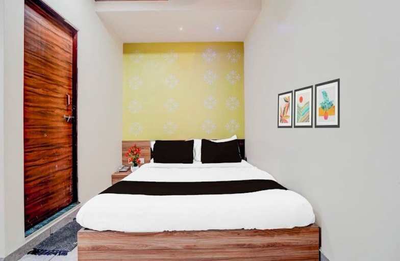 Room 1, Hotel Yuvraj, Gandhinagar