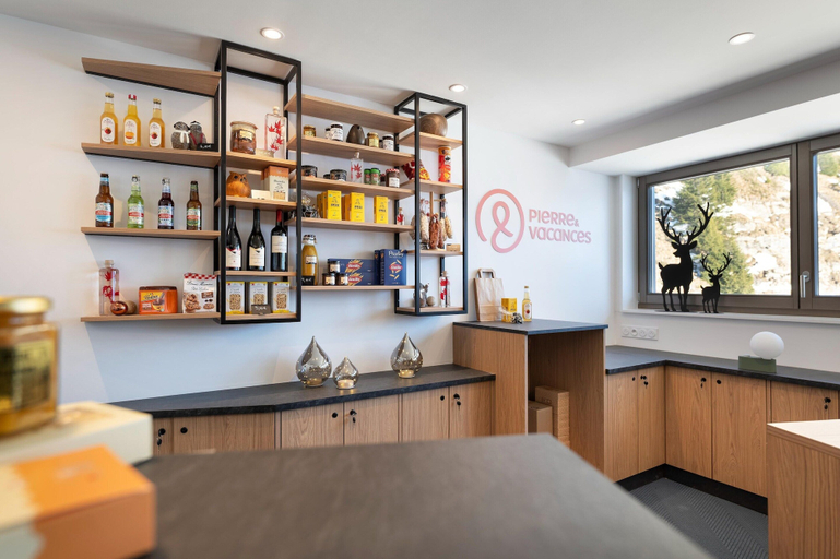 Bar (on property), Stay Near Ski Slopes, Haute-Savoie
