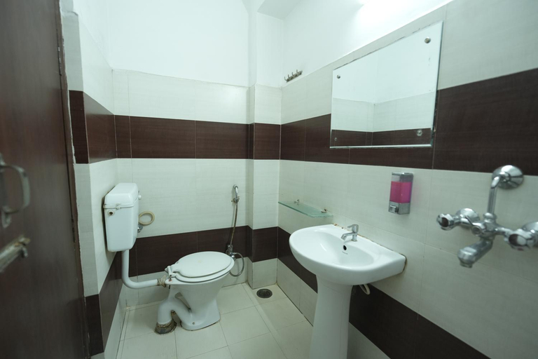 Bathroom 4, SUbhash Hotel, Kaushambi