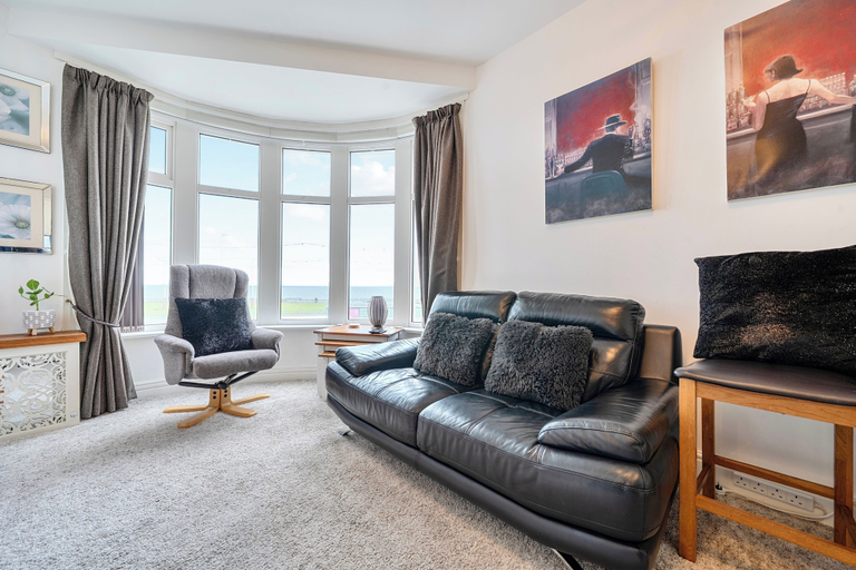 Living area 5, First Floor 2-bed Apartment With Sea View, Blackpool