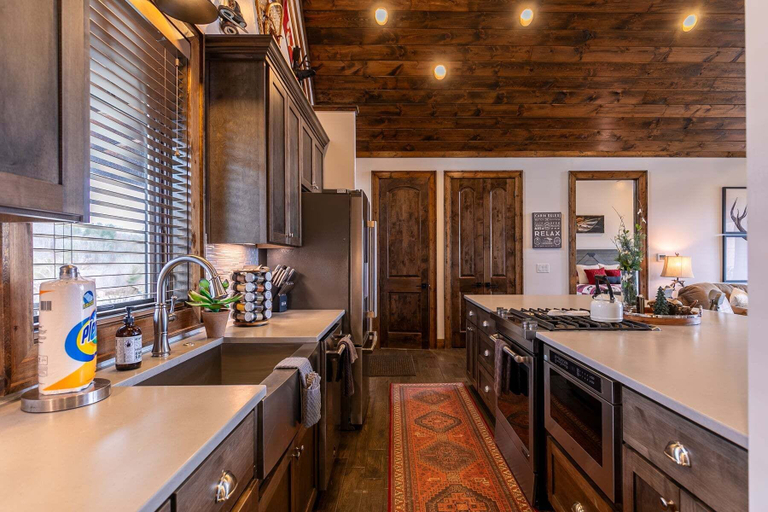 Interior 2, Green Valley III at Eagles Nest, Avery