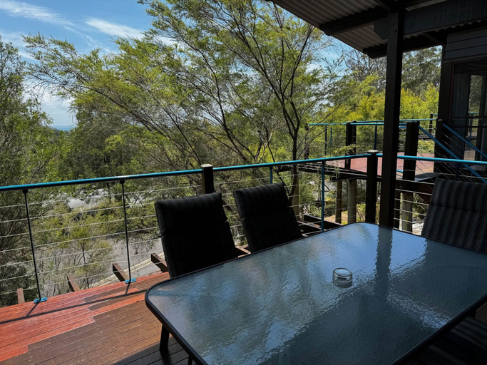 Room 2, 718 Cooloola Villa Kingfisher Bay K Gari Fraser Island, Maryborough