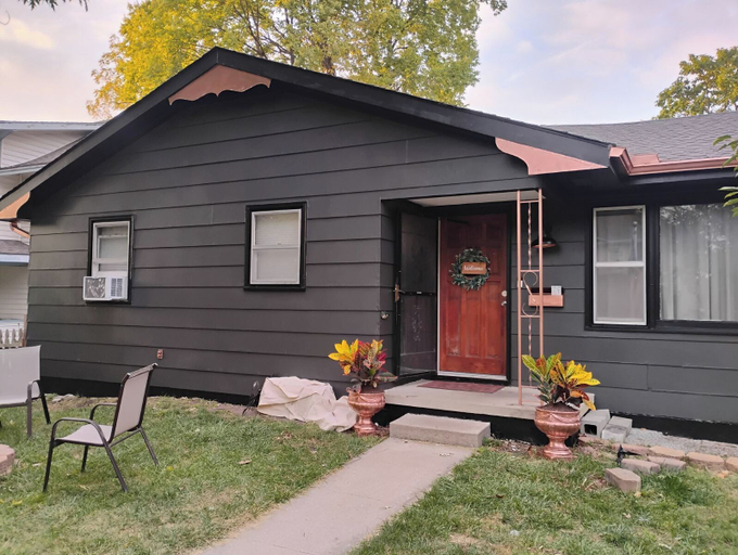 Primary image, Dragon's Den Lodging, Clinton