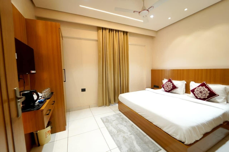 Room 4, HOTEL THE REPUBLIC, Sahibzada Ajit Singh Nagar