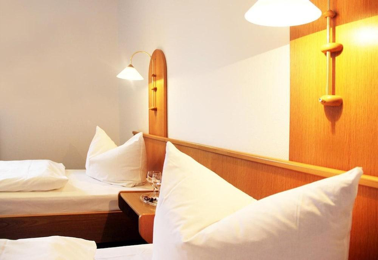 Others 2, Hotel Esmer "Zur Erholung", Vogelsbergkreis