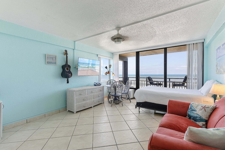 Room 5, Hawaiian Inn 332, Volusia