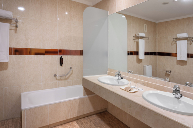 Bathroom 5, Holiday World Village Affiliated by Meliá, Málaga