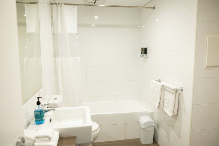 Bathroom 3, Baileys Serviced Apartments, Perth