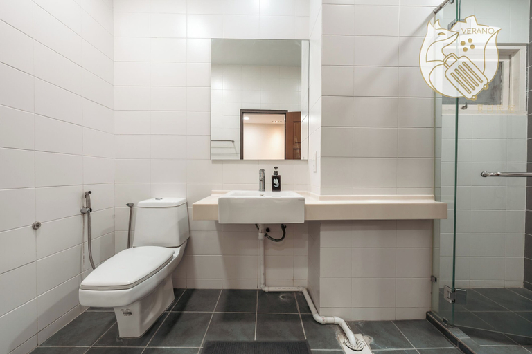 Bathroom 4, 42Pax 9BR Damansara Pool Villa by Verano, Kuala Lumpur