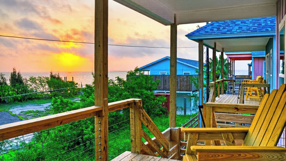 Interior 3, Laguna Sunset by Avantstay Waterfront + Wraparound Deck + King Suite Community Pool + Bay Views, Nueces