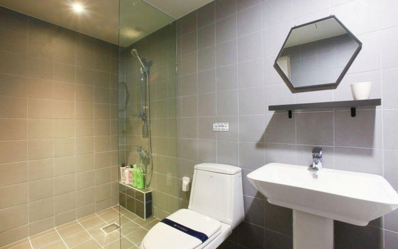 Bathroom 2, yam hotel , Guri