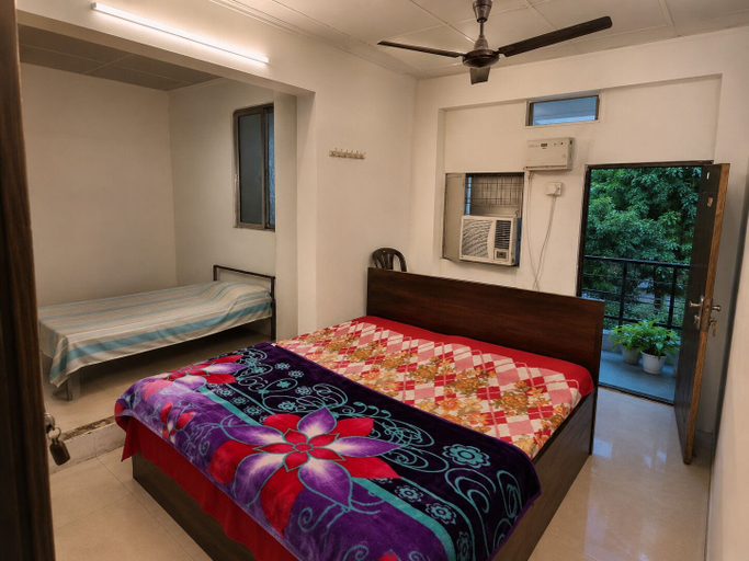 Room 5, Revivo Radhe Krishna Guest House, Jhansi