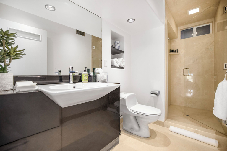 Bathroom 3, Belden View, Los Angeles