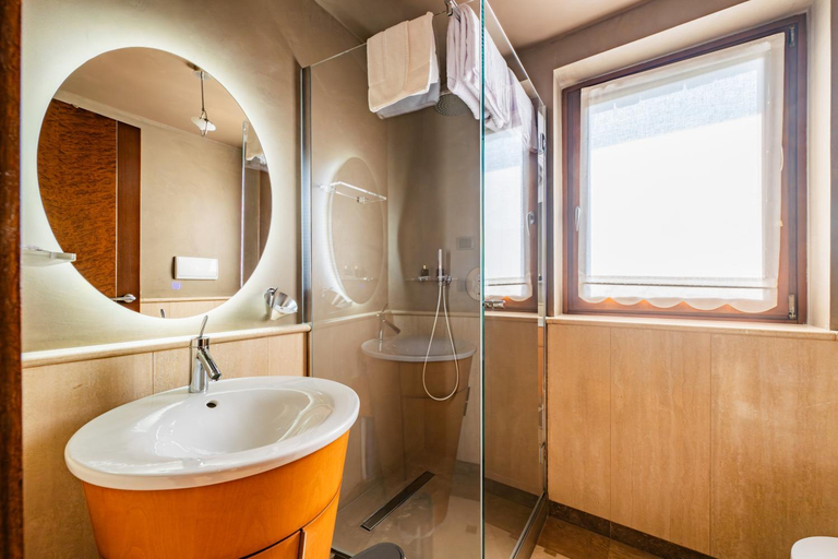 Bathroom 3, Airport BEA Rooms, Bergamo