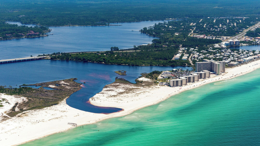 Beach 3, Beachfront PCB 2BR Condo w Pools, Tennis & Gulf Views + Free Attraction Tix!, Bay
