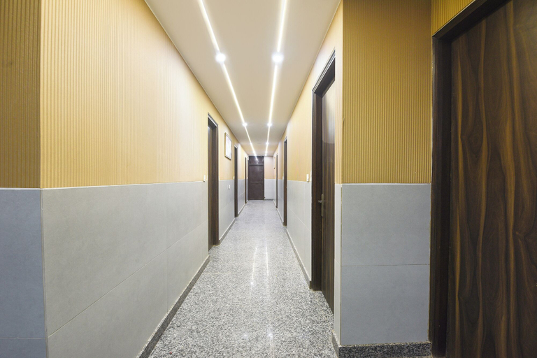 Lobby 2, Fabhotel D Crown, Delhi