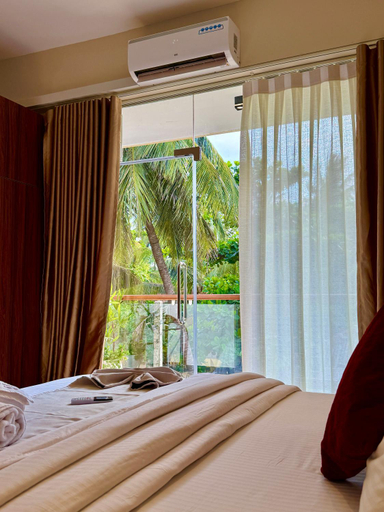 Bedroom 2, Hotel Beach Castle, Pothuvil