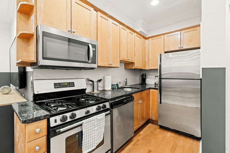 Private kitchen 2, Apartmint at 113 Chestnut St, Philadelphia