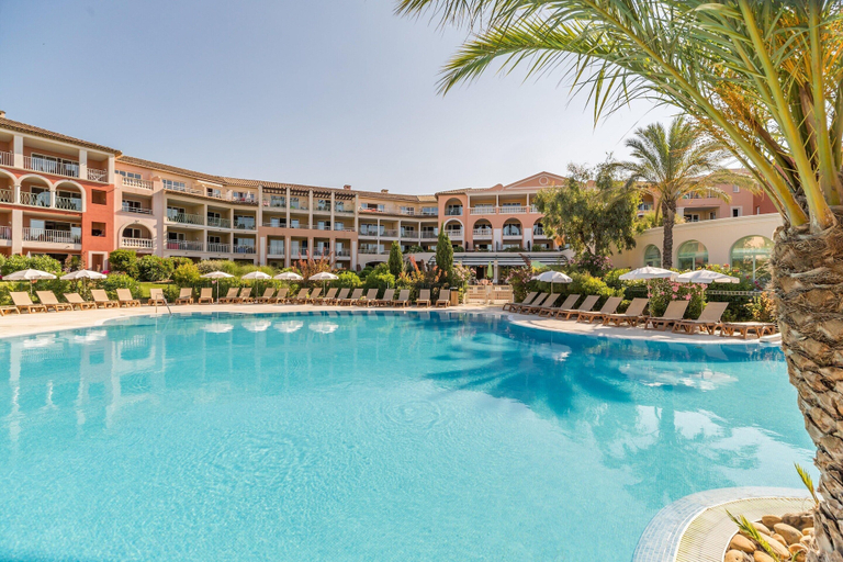 Pool 5, Stunning 4-person Sea View Haven, Var