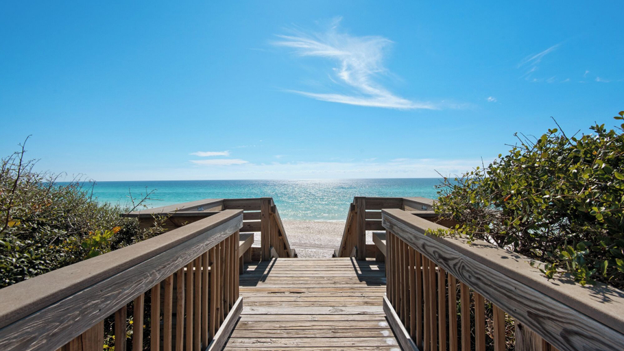 Beach 4, Turtle Beach Gulf Front 4BR Seagrove Condo +free Attraction Tickets!, Walton