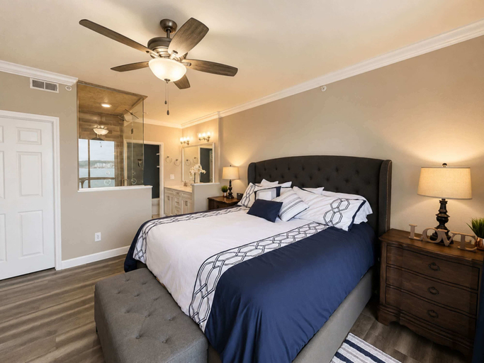 Room 2, Lakeside Paradise at Lands' End, Camden