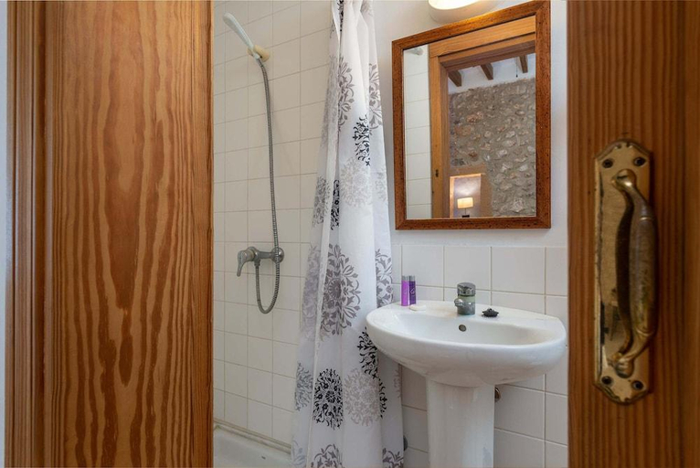 Bathroom 4, Petit Hotel Hostatgeria La Victoria, Baleares
