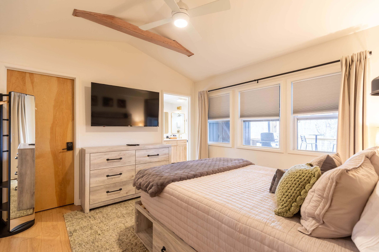 Interior 5, Moondrift Retreat at Linville Land Harbor, Avery