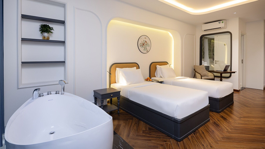 Room 5, The Aura Suite, District 1