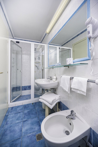 Bathroom 5, Hotel San Giovanni Terme, Napoli