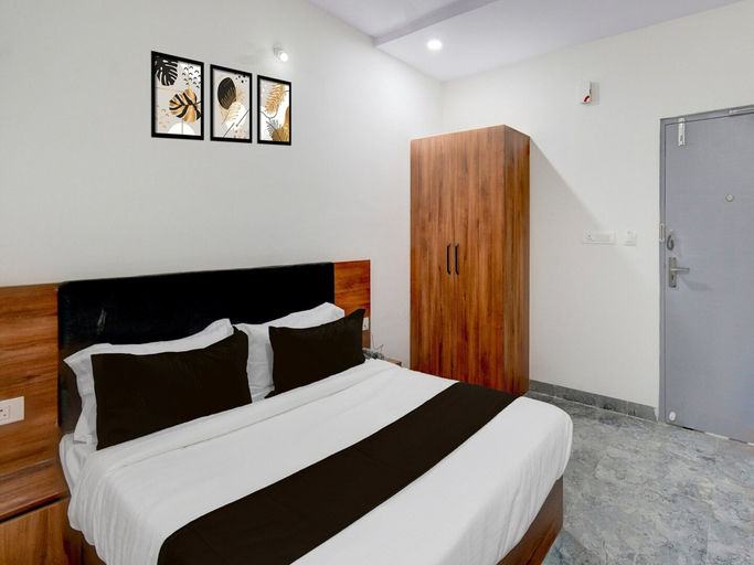 Room 4, Super Townhouse Oak L B Nagar, Ranga Reddy