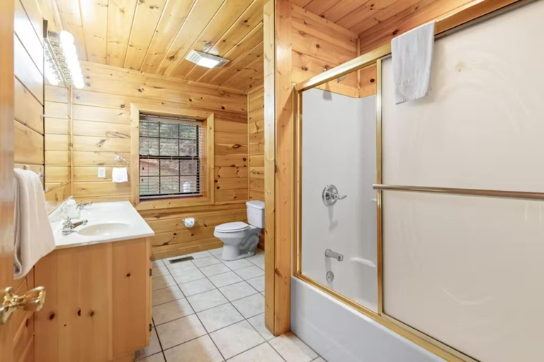 Bathroom 4, Grand View Lodge, Sevier