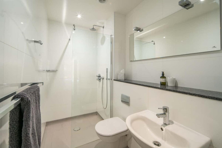 Bathroom 4, Mainsail Coastal Living on Prestigious Road, Isle of Wight