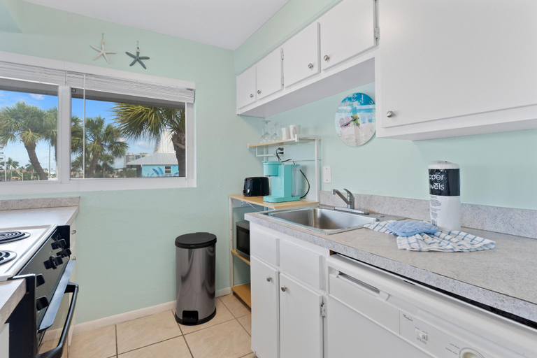 Others 5, Crescent Shore 201, Lee