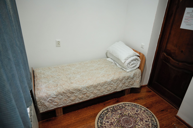 Room 2, Meiman Guest House, Ak-Suu
