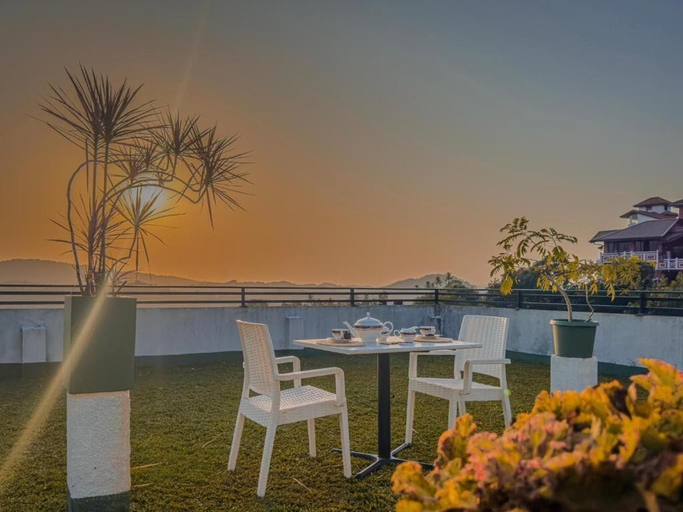 Outdoor dining, Red Chillies Nature Inn - Kandy, K.F.G. & G. Korale