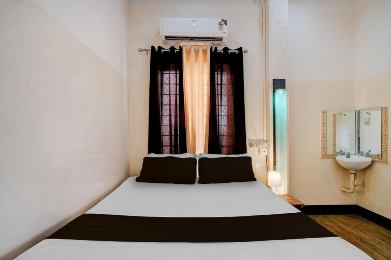 Room 4, Deluxe Shree Vinayak Guest House, Kamrup Metropolitan