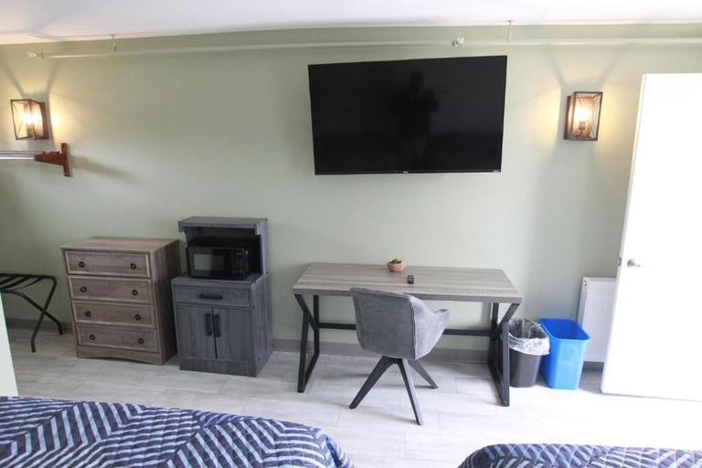 Bedroom 2, Wolastoq Inn and Suites, Aroostook