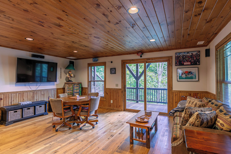 Interior 2, Cari's Rivers Edge, Watauga