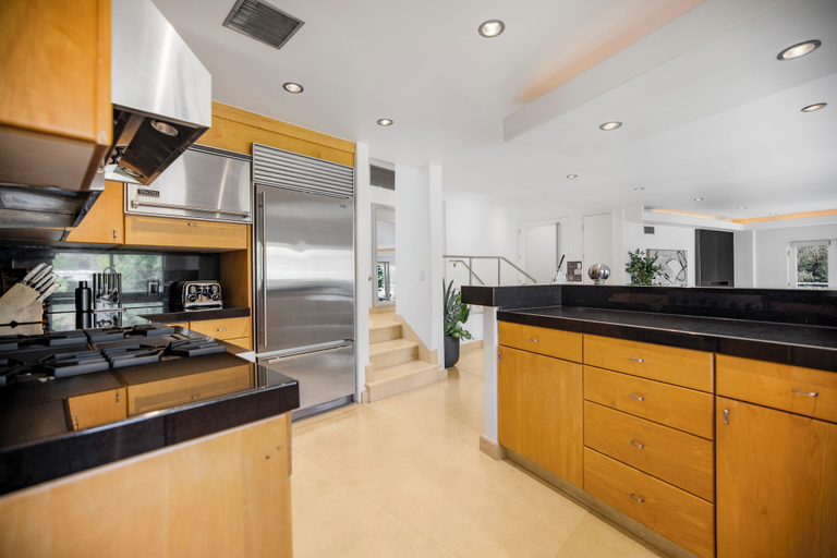 Others 5, Belden View, Los Angeles
