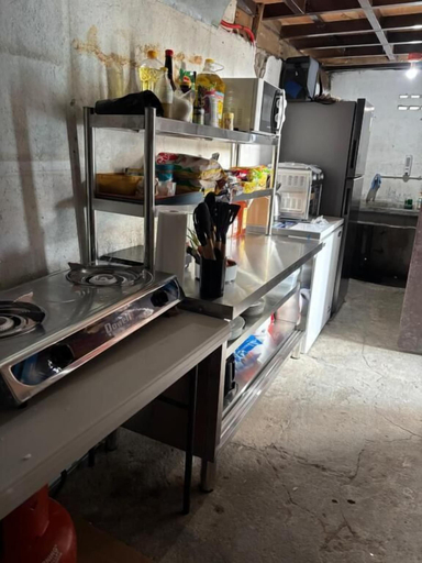 Private kitchen, D Bamboo House, Mabini