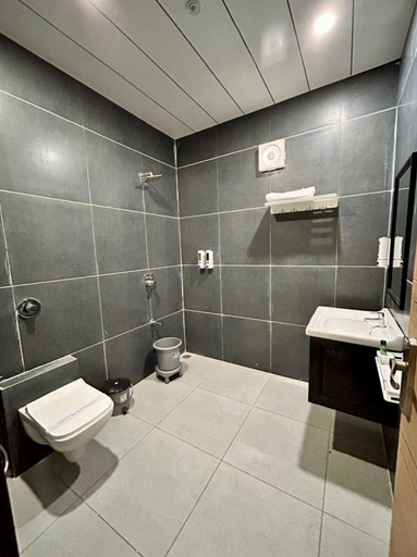 Bathroom 5, Aceotel Select Akshar Imperial Morbi, Morbi